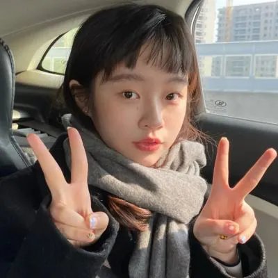 裸男歌唱
